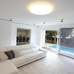 Tropical Garden, Villa With Pool Near The Beach