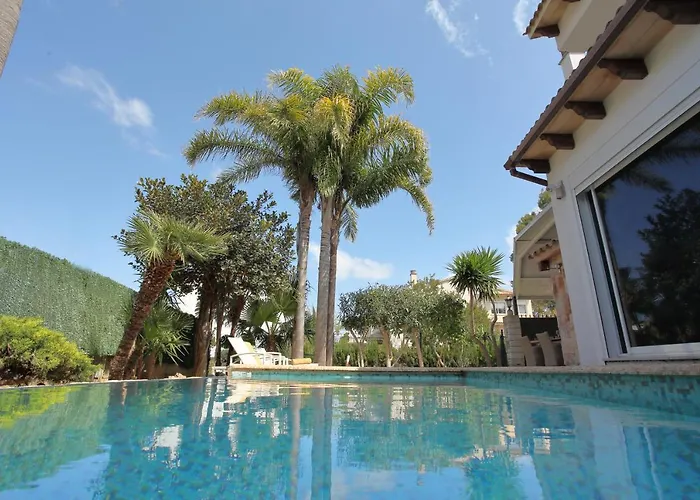 Tropical Garden, Villa With Pool Near The Beach