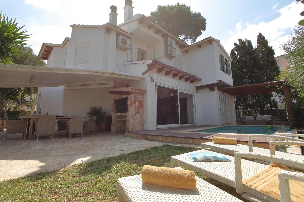 Villa Tropical Garden, With Pool Near The