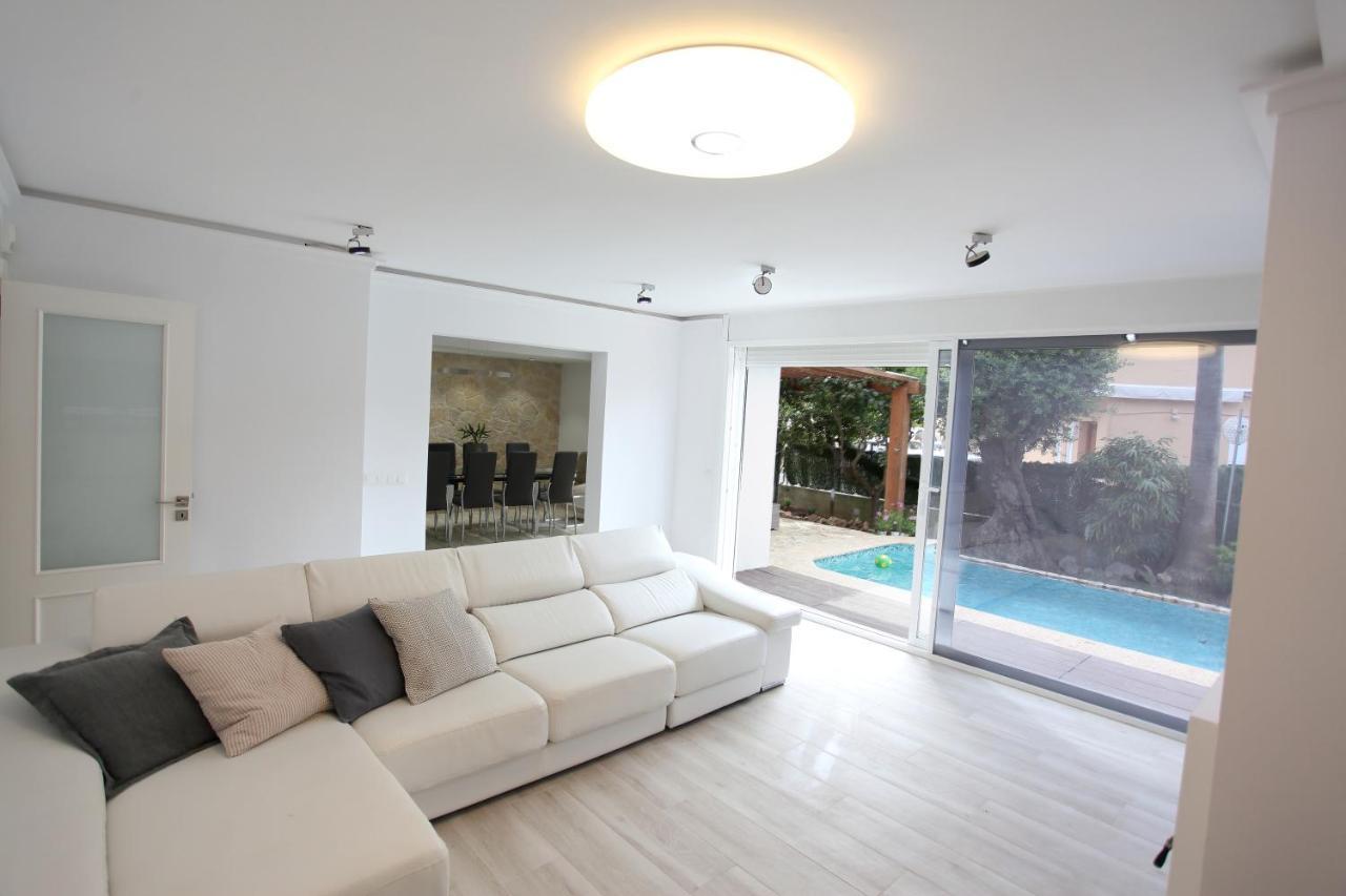 Tropical Garden, With Pool Near The Villa *
